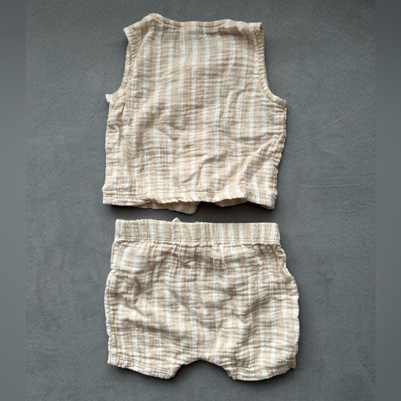 Modern Moments by Gerber - Unisex - Top and Short Outfit Set, 2 Piece - Picture 2 of 3